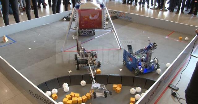 Confruntări captivante între roboţi construiţi cap-coadă de liceeni, la etajul Iulius Mall