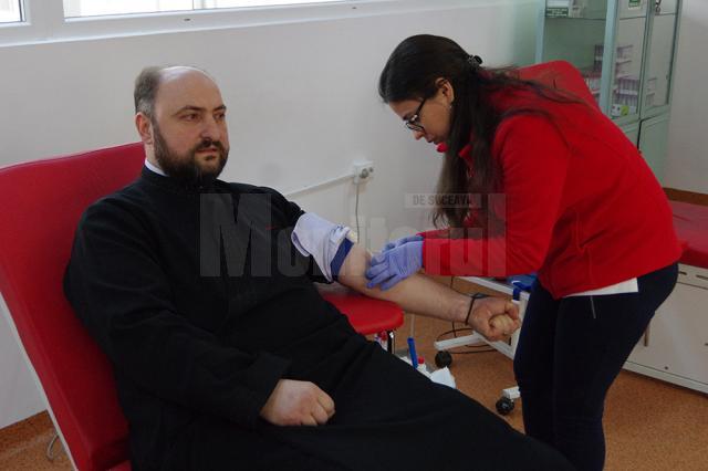 Preoţi, studenţi şi motociclişti au fost ieri în prima linie a donatorilor de sânge, la Centrul de Transfuzii Suceava