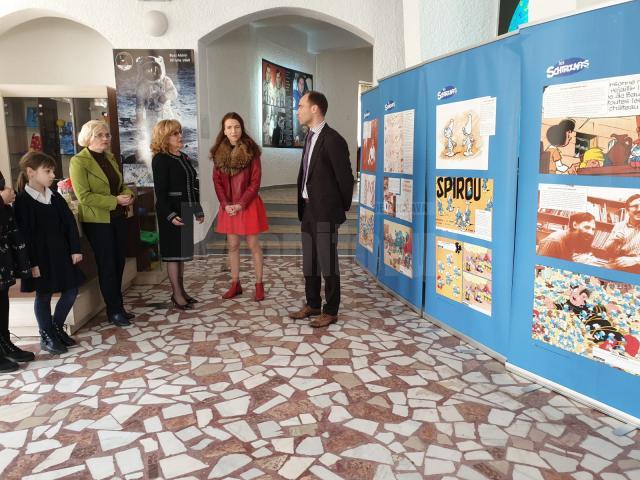 Expoziţia interactivă „Povestea Ştrumfilor”, deschisă, ieri, la Observator, de diplomatul belgian Eric Poppe