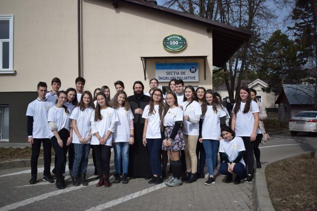 Campania „O floare, o rază de soare”, a Asociaţiei Tinerilor Ortodocşi Suceveni
