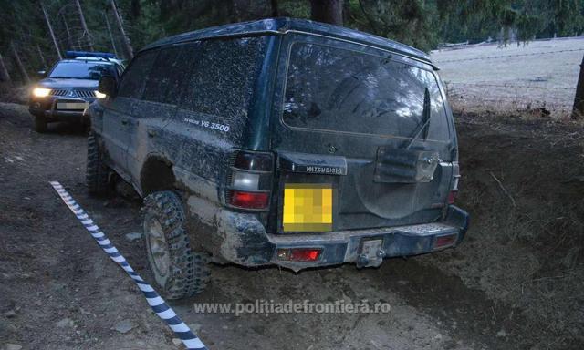 Jeep cu țigări de aproape 50.000 de euro, capturat cu împușcături în zona de munte