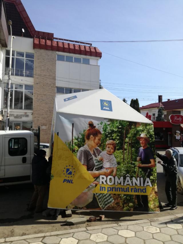 Mihalescul: "Autorităţile locale din municipiul Rădăuţi au acţionat din nou abuziv, confiscând cortul în care cetăţenii semnau pentru susţinerea candidaţilor PNL pentru alegerile pentru Parlamentul European"