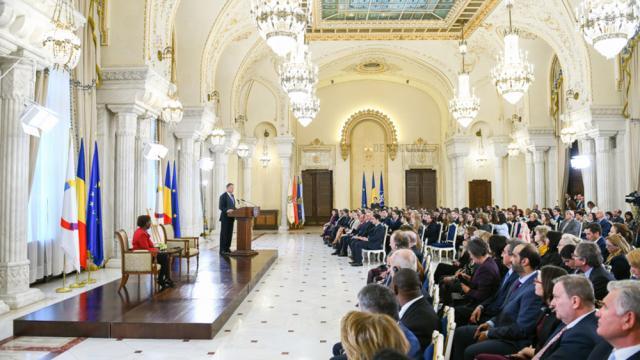 O elevă a Colegiului „Petru Rareș”, desemnată ambasador onorific al limbii franceze în România