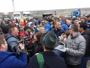 Sucevenii au venit în număr mare să susţină protestul lui Ştefan Mandachi