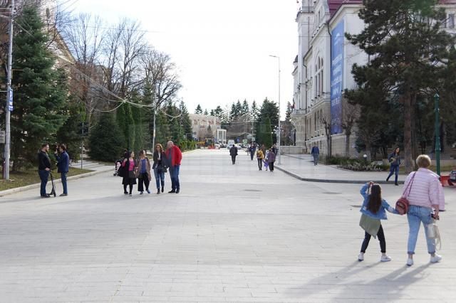 Zona modernizată din fața Palatului Administrativ devine doar pietonală