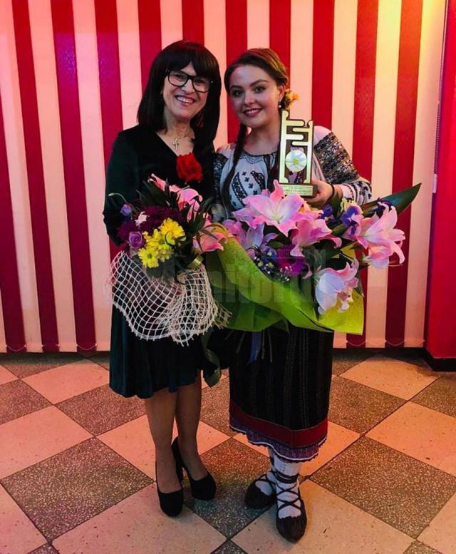 Interpreta Alexandra Diana Dan, din Putna, a câştigat Trofeul Festivalului „Florile Ceahlăului”