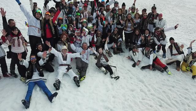 Iubitorii sporturilor de iarnă au răspuns invitației organizatorilor evenimentului „Ia-ți cămeșa și bundița/ Hai la schi pe Veverița”