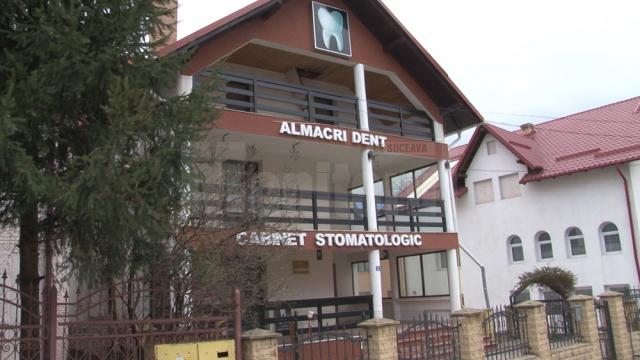 Colegiul Medicilor Dentişti a reclamat la poliţie că un fals stomatolog profesează la un cabinet din Suceava