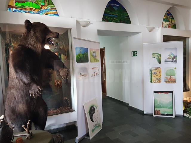 Expoziție de grafică și fotografie dedicată pădurii, pe holurile Direcției Silvice Suceava