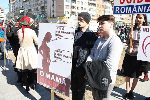 Câteva sute de tineri au manifestat, sâmbătă, împotriva avortului