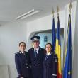 Comisarul Marius Ciotău, alături de două dintre colegele avansate în grad