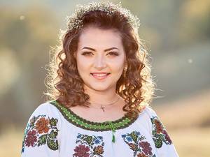 Laura Olteanu îi aşteaptă pe suceveni la spectacolul folcloric „Acasă-i România”