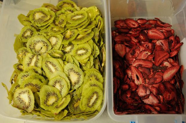 Trufe, fructe şi legume preparate în mod natural, într-o mică fabrică din Brăieşti