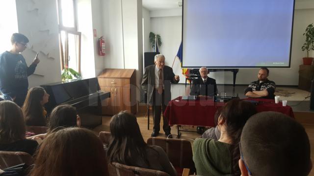 Lecție de istorie cu foștii deținuți politici Radu Bercea și Toma Filaret, la Colegiul de Artă Suceava