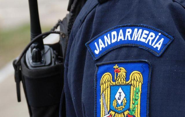 Jandarm lovit cu pumnul în faţă în timpul intervenţiei la un scandal