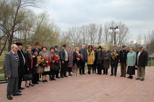 24 de cupluri care au împlinit 50 de ani de căsătorie, surprinse cu o excursie la Zona de Agrement a Sucevei