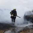 Incendiu pe un câmp de lângă Cumpărătura: un autoturism marca Land Rover a ars ca o torţă
