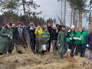 Elevii Școlii Gimnaziale Nr. 4 Suceava au plantat 1.000 de puieți la Todirești