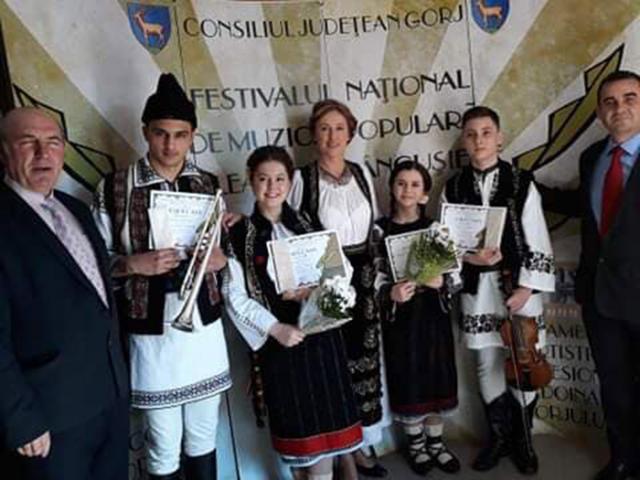 Elevi ai Şcolii Populare de Arte Suceava, premiaţi la Festivalul „Meleaguri Brâncuşiene”