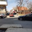 Plăcile de beton uitate în stradă de constructori, de peste un an de zile