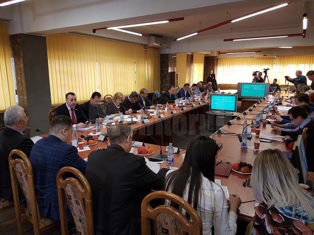Bugetul Sucevei pe 2019 a fost aprobat cu 15 voturi pentru și 8 abțineri, într-o ședință extraordinară