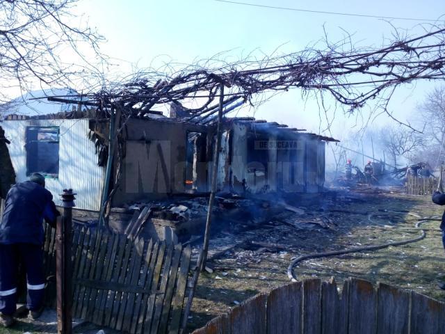 Două gospodării au fost afectate de un puternic incendiu la Boroaia