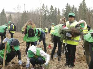„Pădurea de mâine” a mai crescut cu 6160 de puieți de arbori, cu ajutorul voluntarilor - foto Ema Motrescu