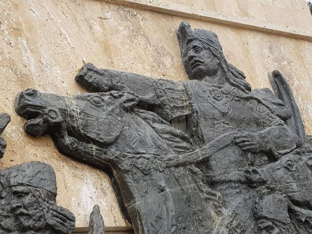 Sabia domnitorului Ştefan cel Mare, ruptă de pe basorelieful statuii ecvestre