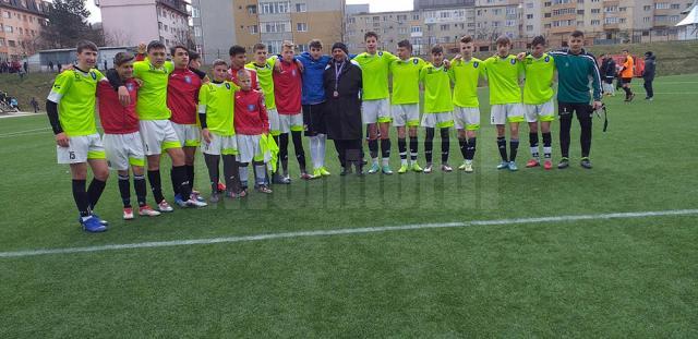 Fotbaliştii de la LPS Suceava, bucuroşi după ce au obţinut calificarea la turneul zonal