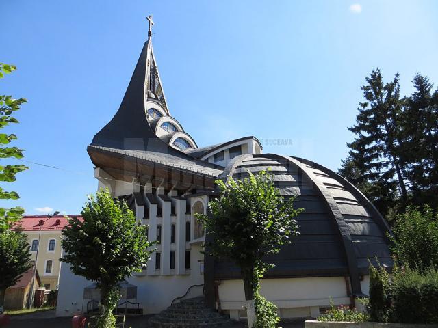 Liturghie arhierească la Biserica martirilor „In memoriam” din Suceava