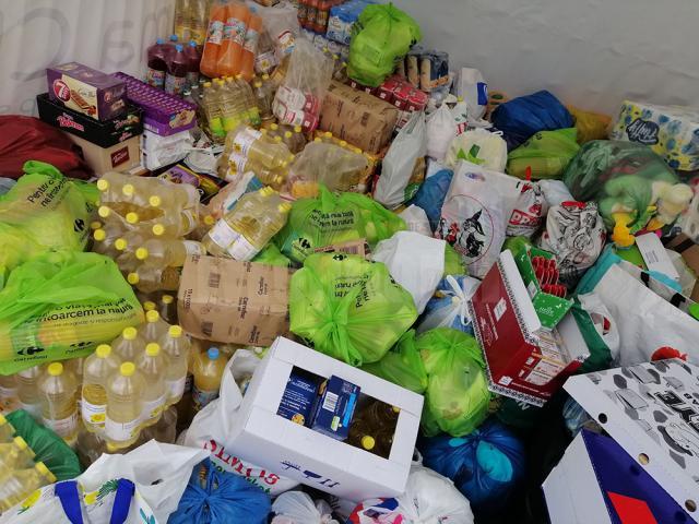 Două tone de alimente s-au adunat duminică, la Fălticeni, pentru oamenii nevoiași