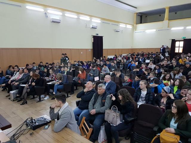 Peste 200 de elevi și profesori au participat la întâlnirea organizată de Primăria Siret