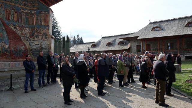 Sute de credincioşi din ţară, din Ucraina şi Republica Moldova, la hramul Mănăstirii Voroneţ