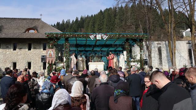 Sute de credincioşi din ţară, din Ucraina şi Republica Moldova, la hramul Mănăstirii Voroneţ