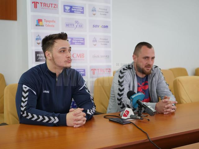 Pivotul Alexandru Ionescu şi antrenorul Adi Chiruţ