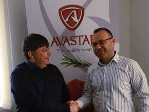 Vasile Plesca de la firma Avastar a fost convins de Ciprian Anton sa sa sustina participarea selectionatei judetene la turneul din Belgia
