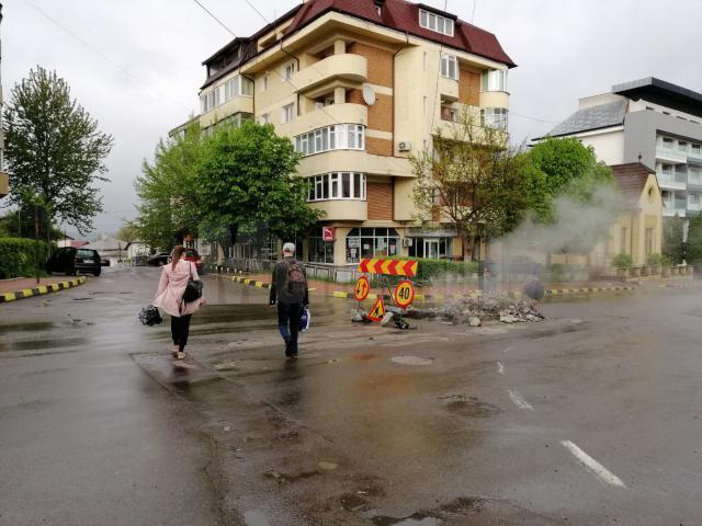 Avarie la magistrala de termoficare a Sucevei, in zona Pietei Mari 3