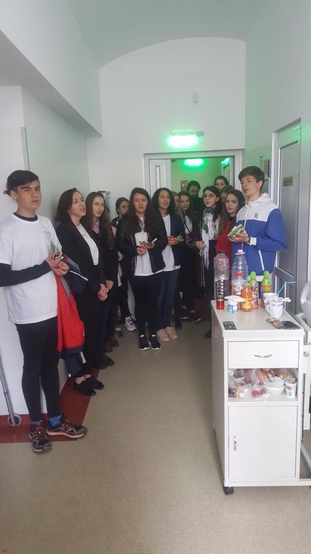 Bolnavii de la Secţia de Îngrijiri Paliative – Suceava, vizitaţi de voluntari din Asociaţia Tinerilor Ortodocşi Suceveni