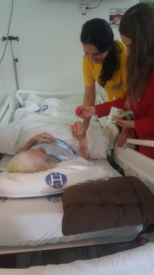Bolnavii de la Secţia de Îngrijiri Paliative – Suceava, vizitaţi de voluntari din Asociaţia Tinerilor Ortodocşi Suceveni