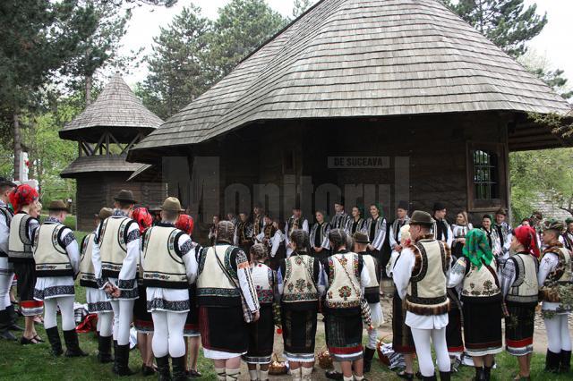 Peste 12.000 de persoane au vizitat, în perioada sărbătorilor pascale, Cetatea de Scaun şi Muzeul Satului Bucovinean