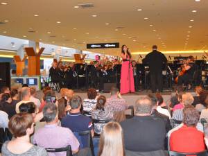 Concert extraordinar al Paulei Seling şi Filarmonicii de Stat Botoşani, duminică, la Iulius Mall Suceava