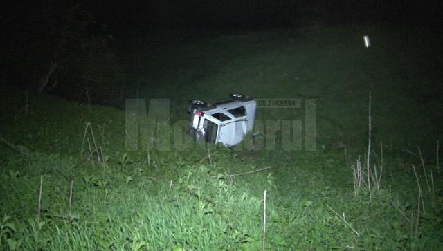 Un bărbat de 32 de ani a murit, după ce s-a răsturnat cu maşina de teren pe un câmp