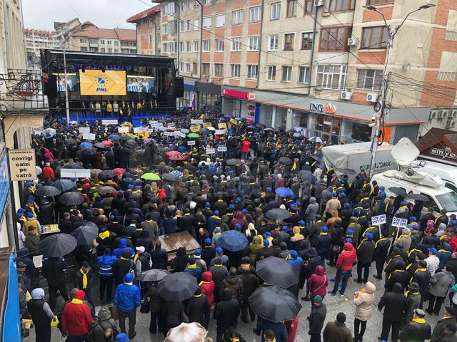 Peste 5.000 de persoane au participat la mitingul PNL de la Suceava