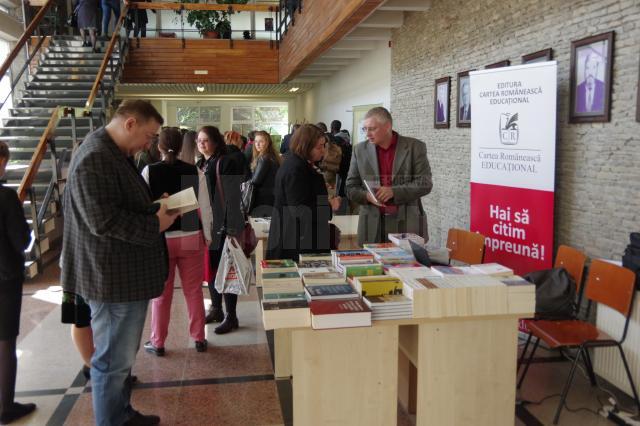 Iubitorii de carte sunt aşteptaţi la Salonul Internaţional de Carte de la USV