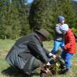 Copilaşii din două şcoli sucevene, la plantare de arbori alături de personalul OS Cârlibaba