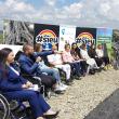 Conferinţă de presă în scaune cu rotile, ţinută de Ştefan Mandachi şi victime ale accidentelor rutiere, la primul metru de autostradă