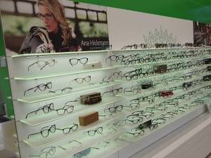 Cabinet oftalmologic autorizat, cu aparatură performantă şi personal de specialitate, la Optik Tătaru din centrul Sucevei