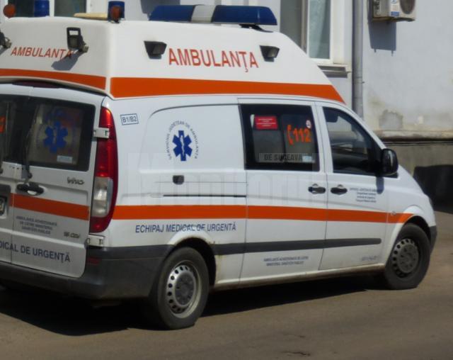 Bărbatul a fost preluat de o ambulanță și transportat la Spitalul Județean Suceava