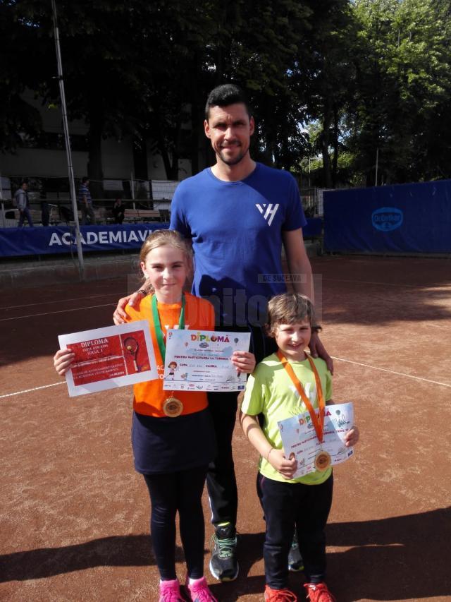 Ana Maria şi David, premiaţi de fostul mare tenismen Victor Hănescu