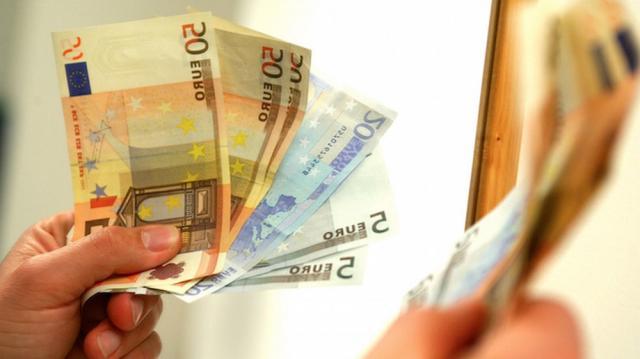O femeie a dat mită 100 de euro pentru urgentarea programării probei practice a examenului auto. Foto: www.ctnews.ro